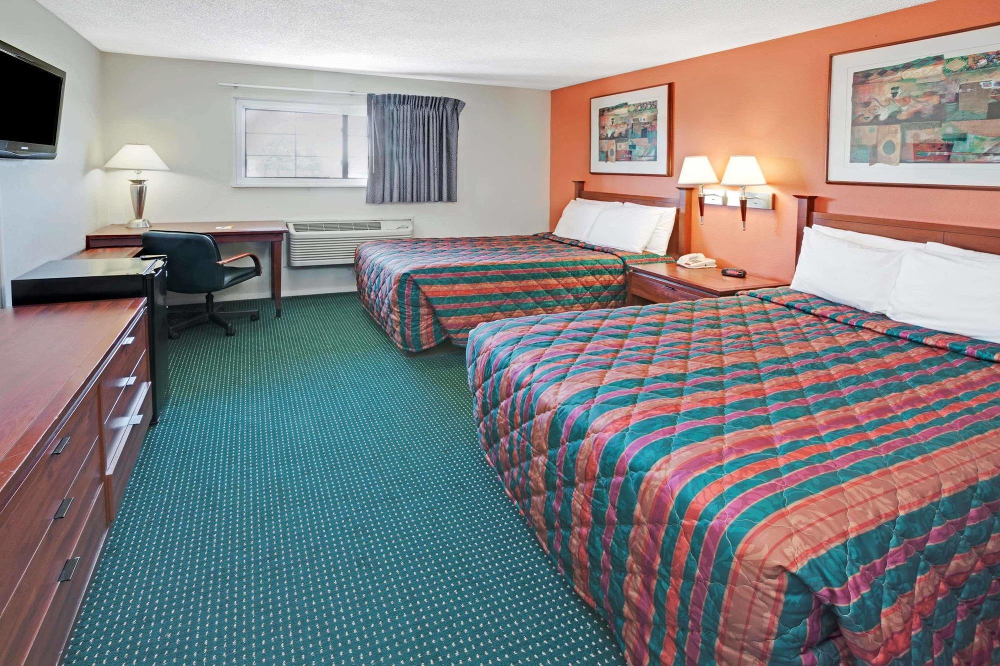 Days Inn By Wyndham Elk Grove Village O'Hare Airport West Exterior photo
