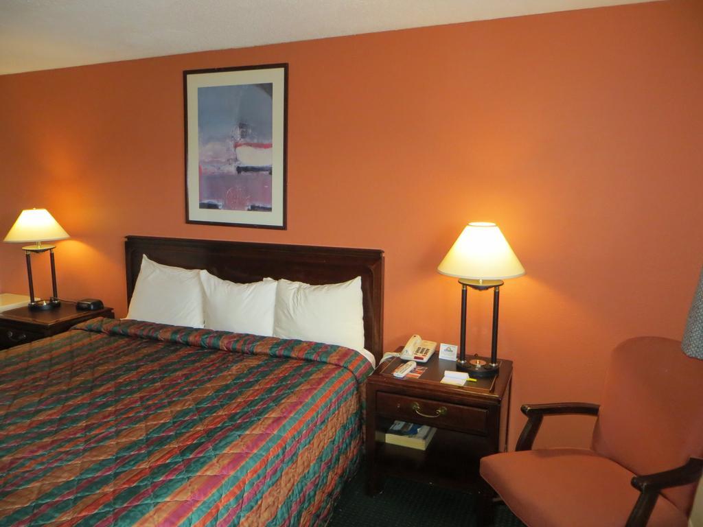 Days Inn By Wyndham Elk Grove Village O'Hare Airport West Exterior photo